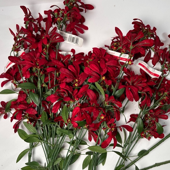 🎄 Red Velvet Faux Floral Stems — Holiday Poinsettia Style Picks - Picture 2 of 3
